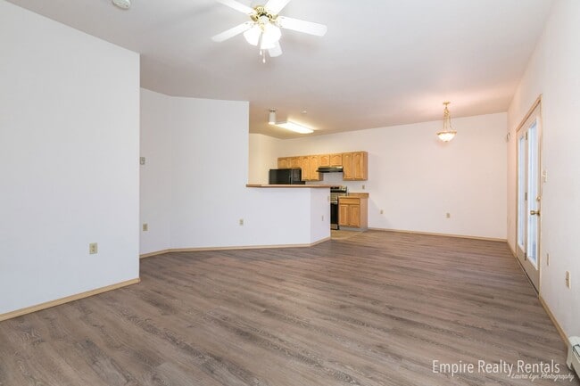 Building Photo - Three Bed, 2.5 Bath, 1 Car Garage