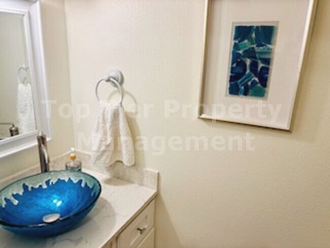 Building Photo - **Beautiful, Fully-Furnished 2 bed / 2.5 bath Townhome in Coastal Carlsbad - Available 12/01**