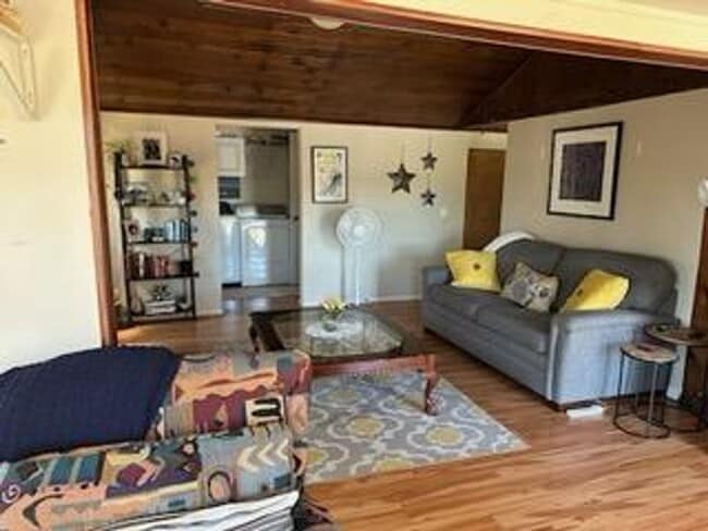Building Photo - Water View Cabin in Iilahee - Fully Furnished