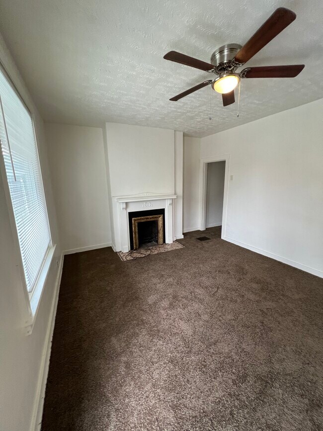 Living room - 904 Punta Gorda Ave