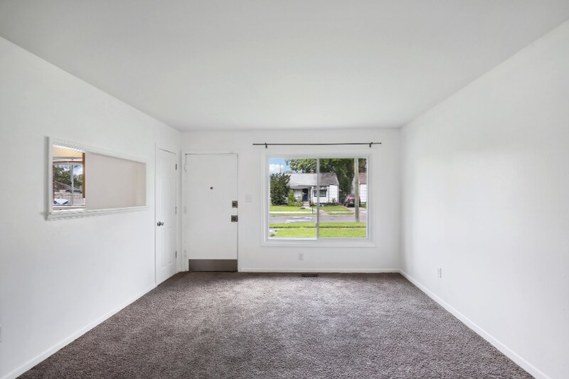 Building Photo - 10000 Stahelin Ave