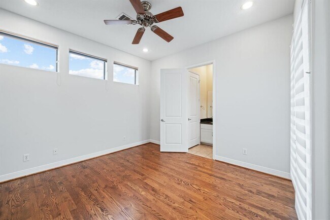 Building Photo - 2406 Dorrington St