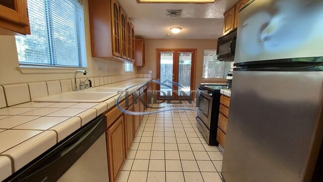 Building Photo - 1744 Greengate St