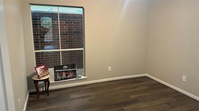 Building Photo - 4242 Lakeshore Forest Dr