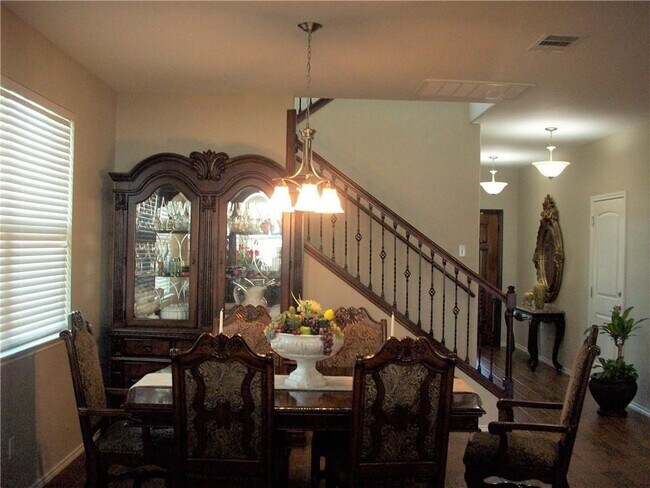 Building Photo - 1002 Beacon Cove