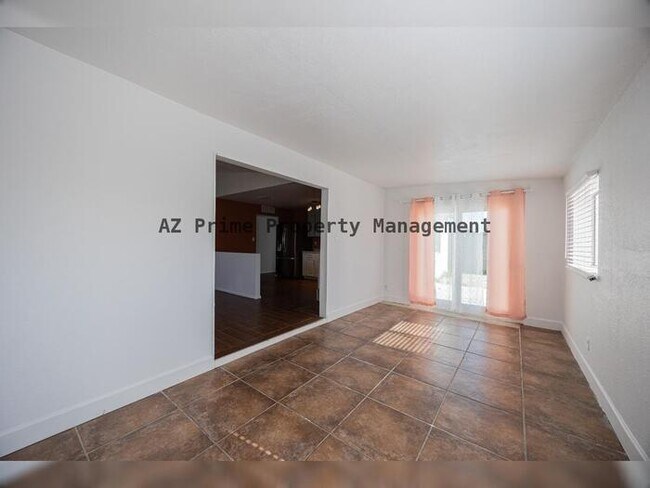 Building Photo - 3629 E Blanche Dr