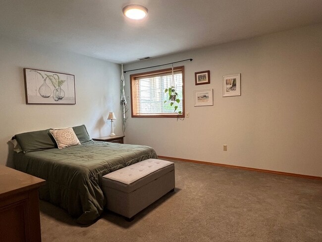 Building Photo - Three bedroom, 2.5 bath townhome