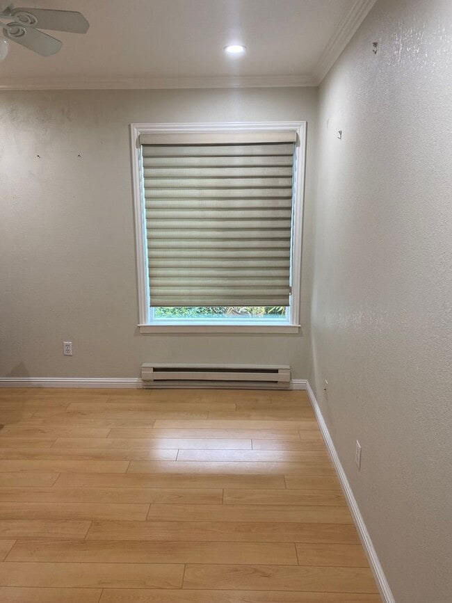 Building Photo - 2505 Miramar Ave