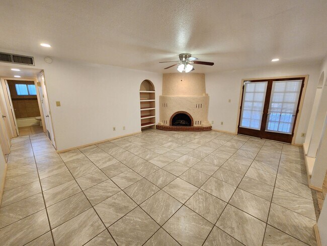 Building Photo - 3301 Jupiter Rd