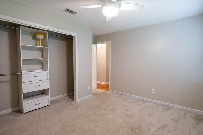Building Photo - 4679 Inisheer Dr