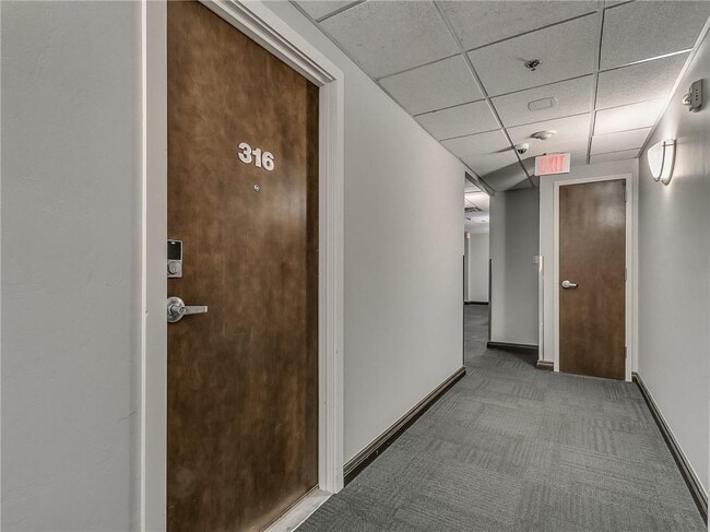 Building Photo - 1 NE 2nd St