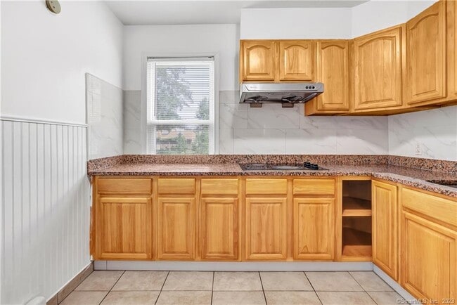 Building Photo - 130 Long Hill Ave