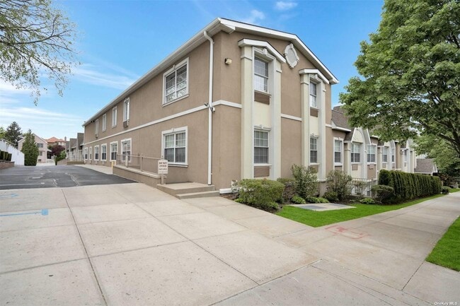 Building Photo - 15031 12th Ave