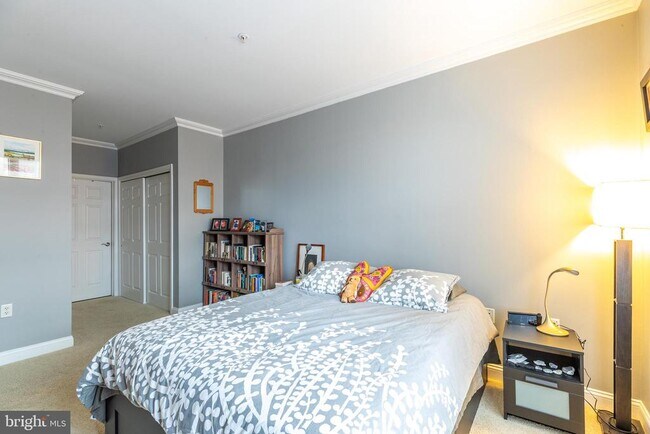 Building Photo - 200 W Elm St