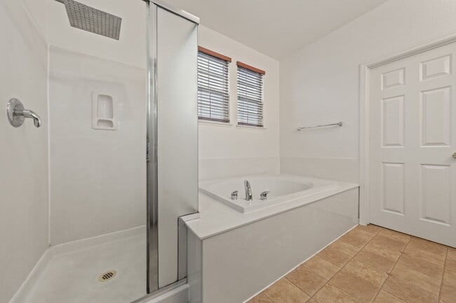 Building Photo - 10228 Pedra Do Sol Way