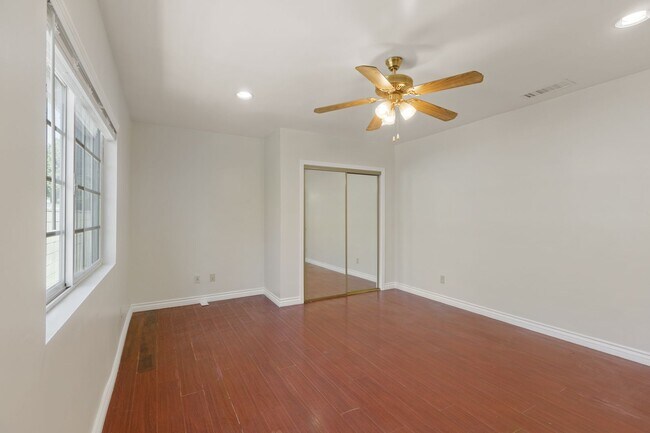 Building Photo - Spacious Mission Hills Home – Modern Comfo...