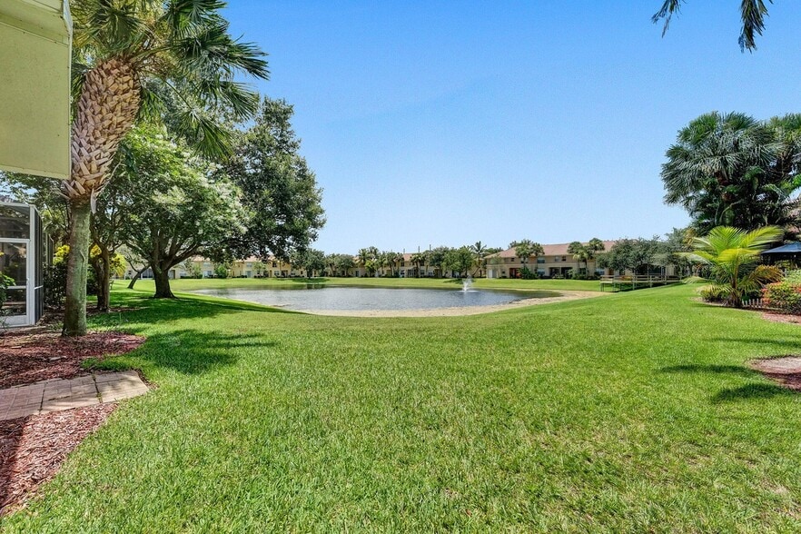 Building Photo - 254 River Bluff Ln