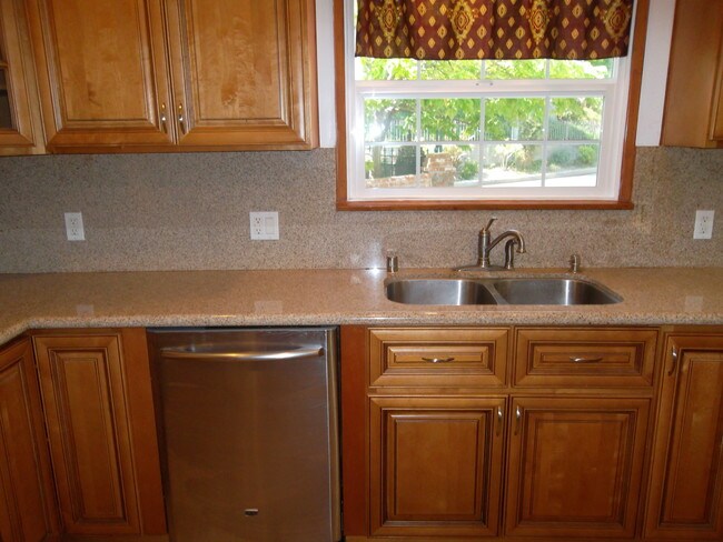 Building Photo - 3751 Stone Canyon Ave