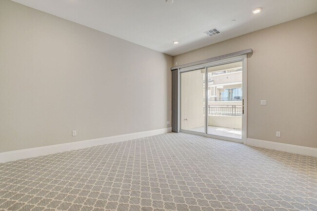 Building Photo - Mira Villa Condo