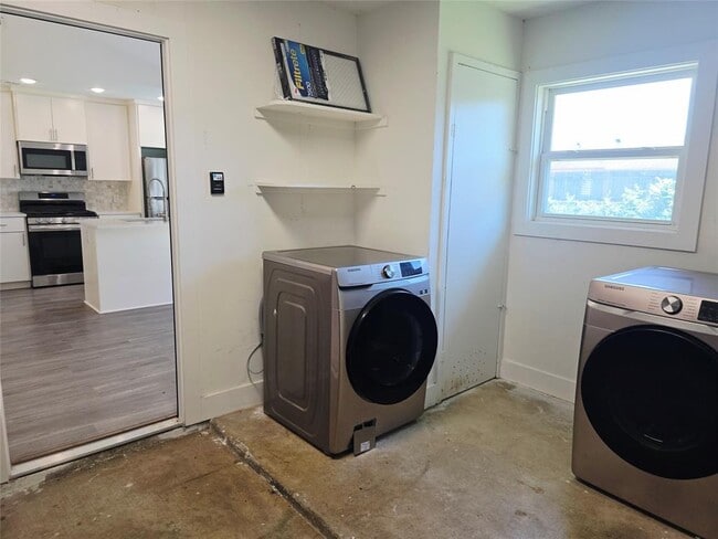 Building Photo - 6103 Calmar Cove