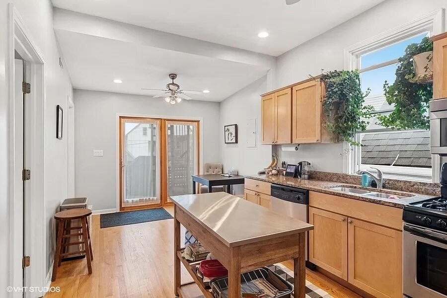 Building Photo - 2717 N Artesian Ave