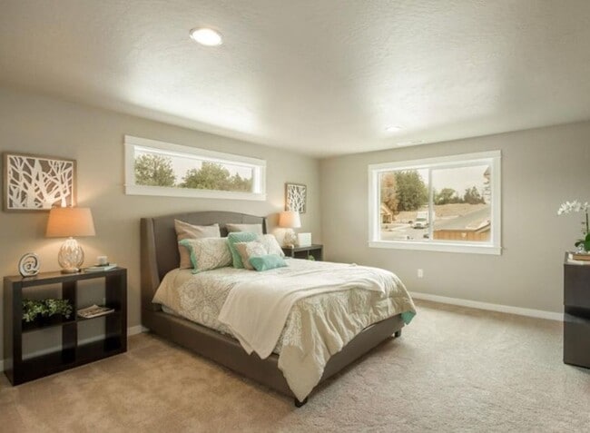 Building Photo - 3 Bedroom 2.5 Bath Charming Redmond Home