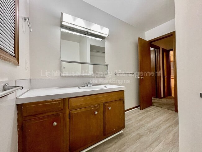 Building Photo - 1348 Carriage Hill Dr SE