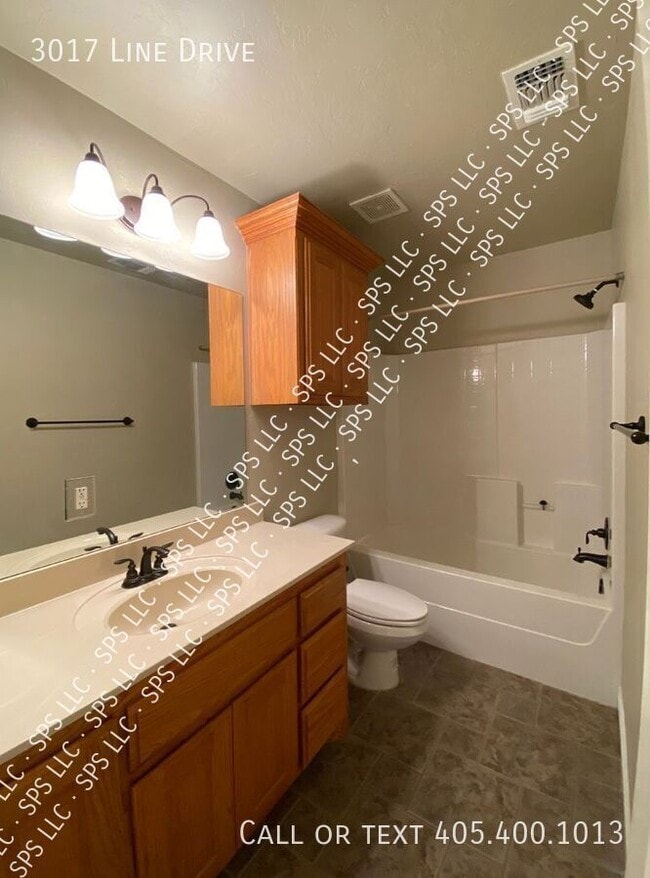 Building Photo - 3017 Line Dr