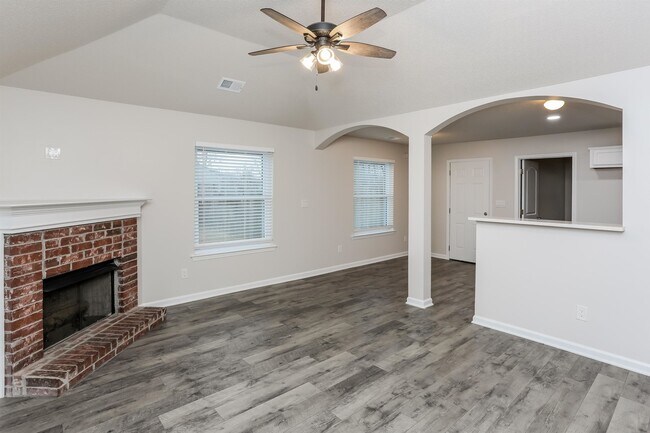 Building Photo - 10426 Redmond Cir N