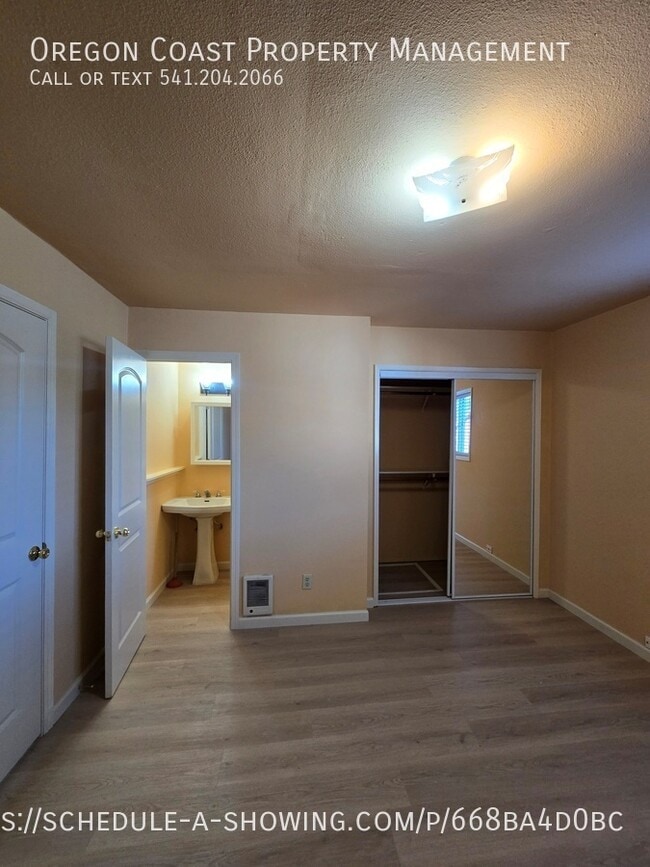 Building Photo - 1441 NW 20th St