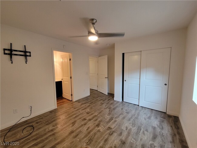 Building Photo - 10537 Seasonable Dr