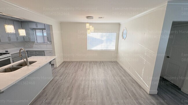 Building Photo - 2238 Lindora St