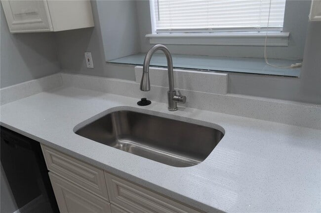 Building Photo - 1440 Finsbury Ct