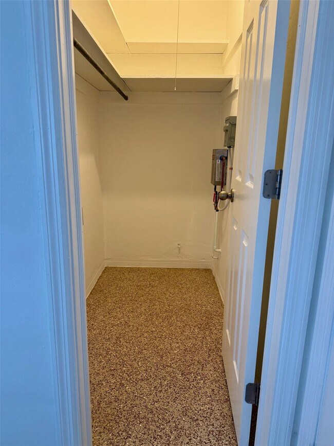 Building Photo - 1241 NE 16th Terrace