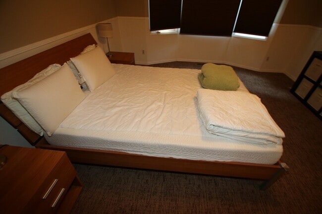 Building Photo - 2 Bed, 2 Bath Furnished Condo in East Anchorage!