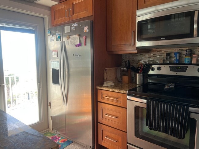 Building Photo - NEW PRICE! 2BD/2BA with Detached Carport on Venice Island!