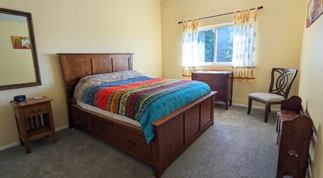 Building Photo - Quiet Peaceful Furnished 3/1.5 Condo, Move...