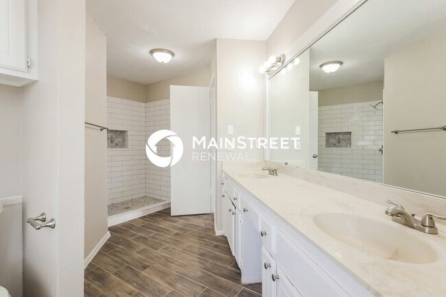 Building Photo - 3 Bedroom Pet-Friendly Home in OKLAHOMA CITY, OK with Main Street Renewal