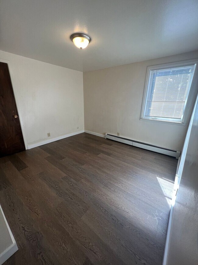 Building Photo - Robertson1001 (KC-JF)