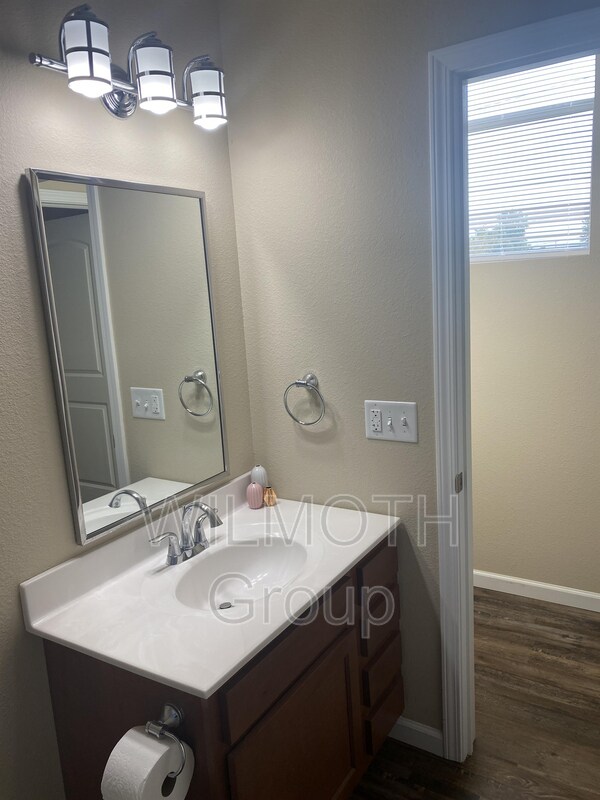 Building Photo - 1125 S Walnut St