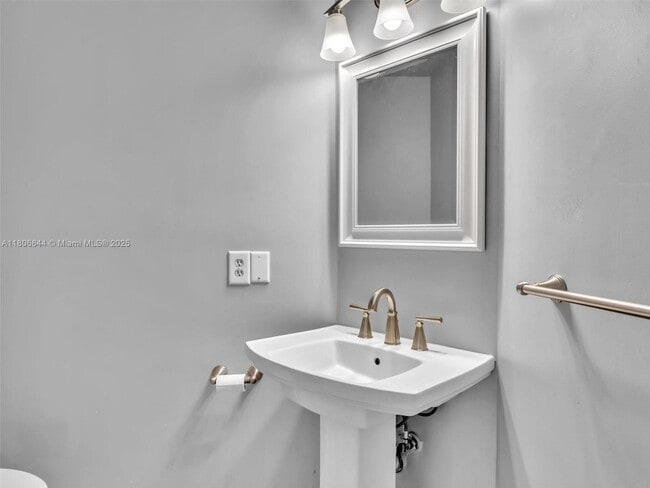 Building Photo - 2124 Discovery Cir W