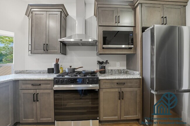 Building Photo - Furnished 2-Bedroom, 2-Bath Apartment on Connecticut St