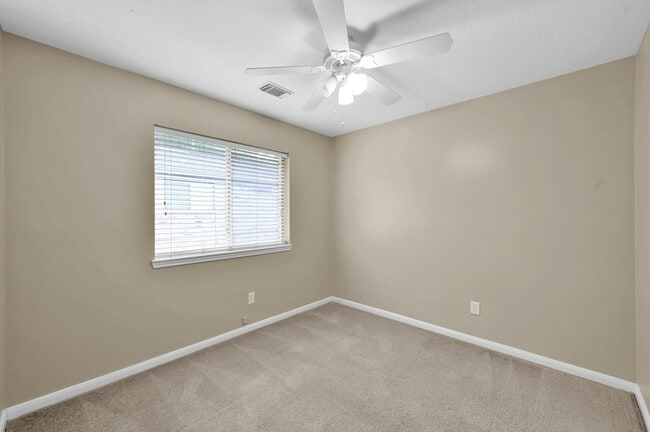 Building Photo - 506 Paradise Ln