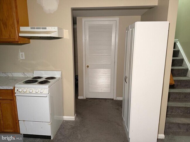 Building Photo - 853 Faraway Ct