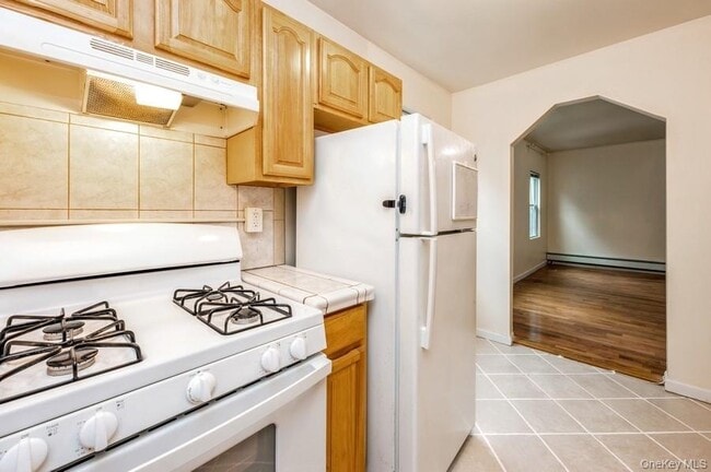 Building Photo - 84 Ravine Ave