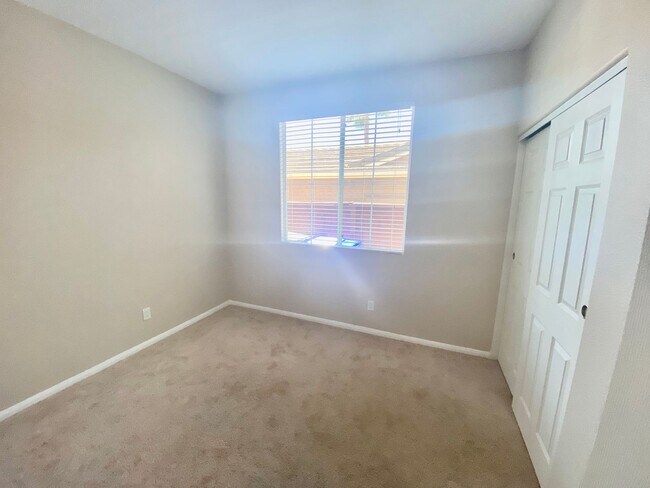 Building Photo - Stunning 4 bedroom home in Oceanside!!