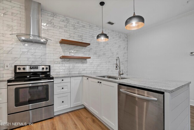 Building Photo - 230 Colima Ct