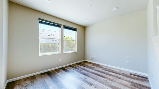 Building Photo - Rare Santa Rosa Four Bedroom house in Desi...