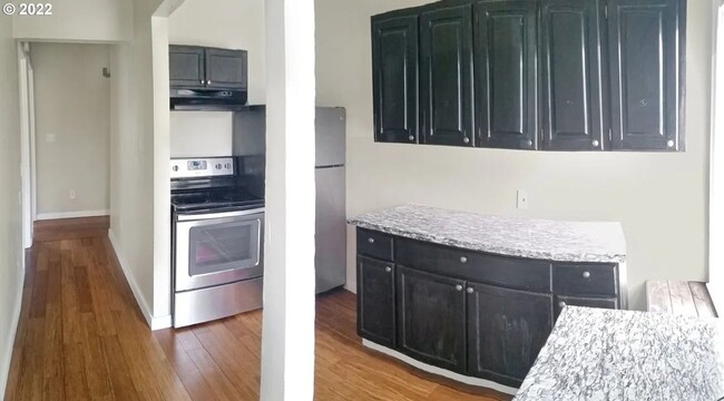 Building Photo - 957 SE Stephens St