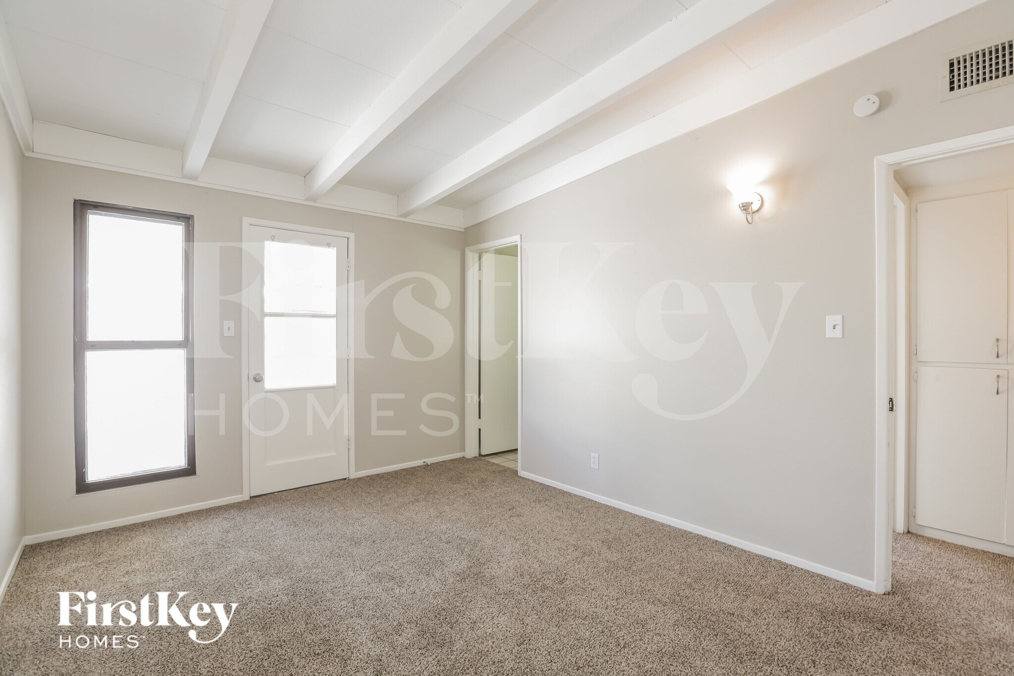 Building Photo - 333 S Mallard St